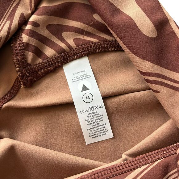 Balance Athletica Womens M Storm Rider Biker Shorts Brown Swirl Cloud Fitted NWT - Picture 3 of 8